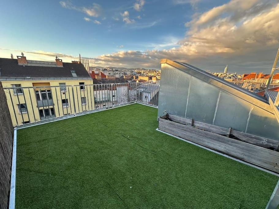 Scenic Rooftop Flat With Terrace Vienna Esterno foto